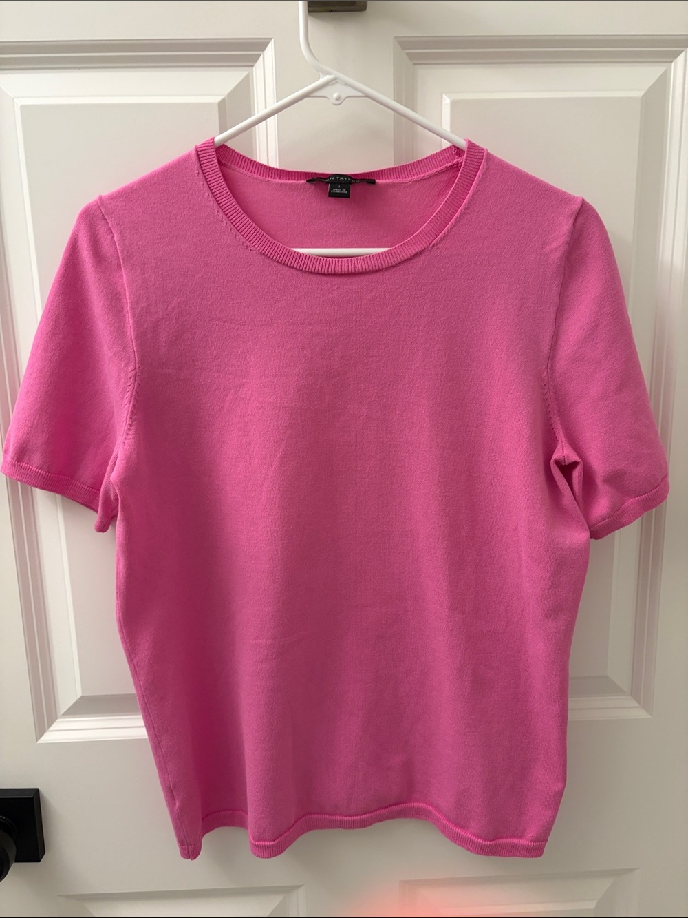 Ann Taylor Hot Pink Short Sleeve Crewneck Light Weight Sweater